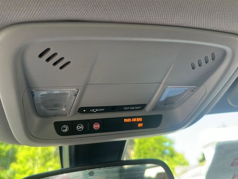 Used 2017 Chevrolet Malibu LT FWD image 16