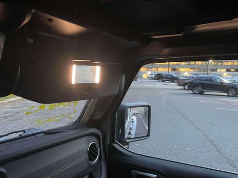 Used 2024 Jeep Wrangler Unlimited Sahara w/ Technology Group image 31