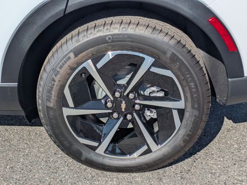 Used 2026 Chevrolet Equinox EV LT image 9