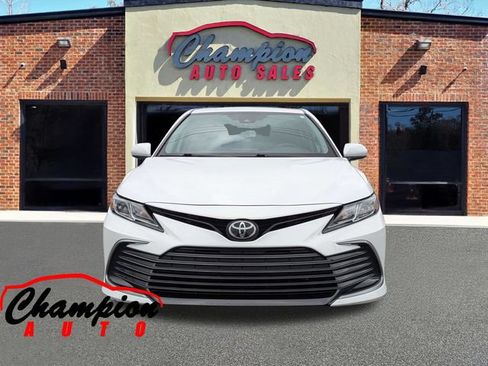 Used 2021 Toyota Camry LE FWD image 10