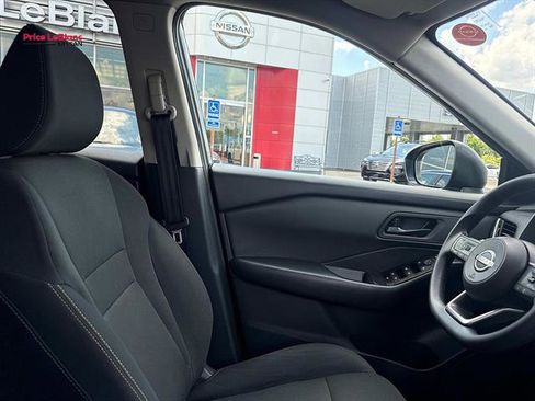 Used 2024 Nissan Rogue S FWD image 10