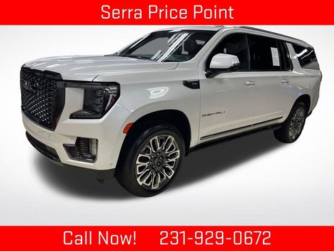 Used 2023 GMC Yukon XL Denali Ultimate AWD/4WD image 1