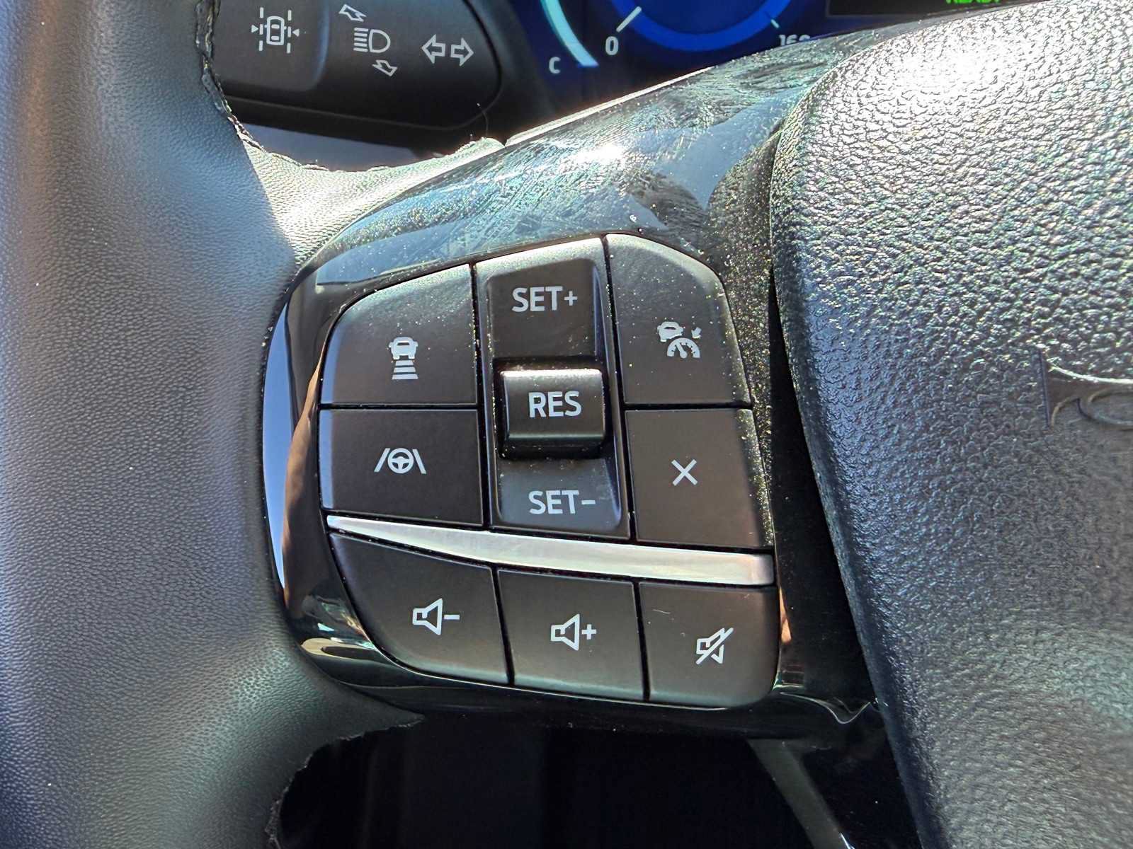 Used 2022 Ford Escape SEL w/ Technology Package FWD image 16
