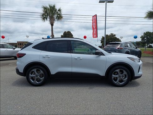 Used 2025 Ford Escape ST-Line FWD image 2