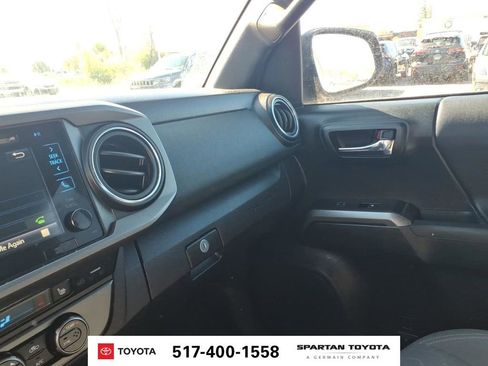Used 2016 Toyota Tacoma TRD Sport AWD/4WD image 22