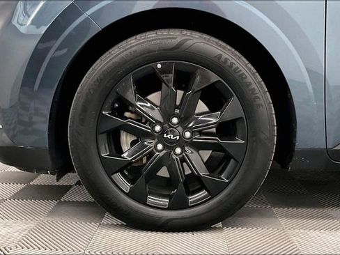 Used 2024 Kia Carnival SX Prestige FWD image 10