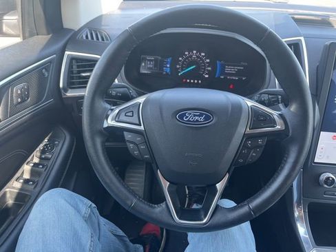 Used 2024 Ford Edge Titanium image 31