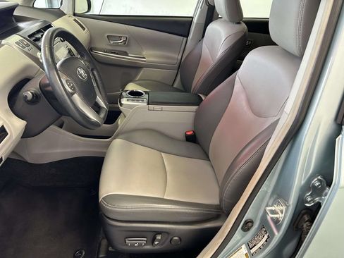 Used 2016 Toyota Prius V Four FWD image 16