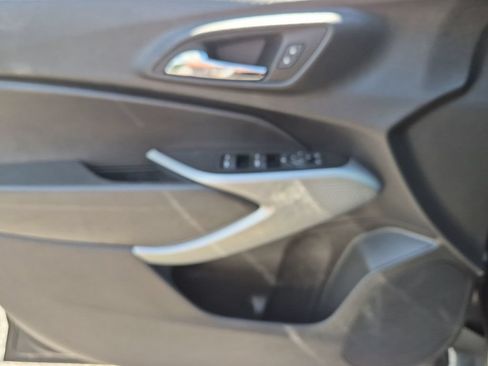 Used 2024 Chevrolet Trax LS FWD image 33