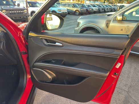 Used 2019 Alfa Romeo Stelvio image 27