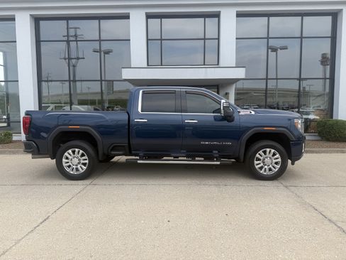 Used 2020 GMC Sierra 3500 Denali w/ Denali Ultimate Package AWD/4WD image 3