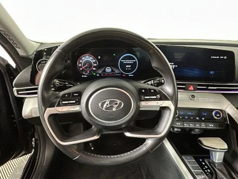 Used 2023 Hyundai Elantra Limited FWD image 15