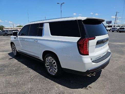 Used 2024 GMC Yukon XL Denali Ultimate AWD/4WD image 4