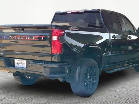 Used 2023 Chevrolet Silverado 1500 Custom Trail Boss w/ LPO, Dark Essentials Package AWD/4WD image 5