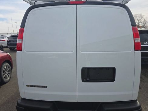 Used 2025 Chevrolet Express 2500 Extended w/ Communications Package image 5