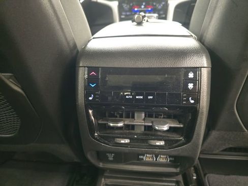 Used 2023 Jeep Grand Cherokee L Limited AWD/4WD image 13