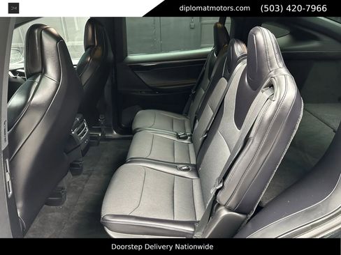 Used 2018 Tesla Model X 75D image 21