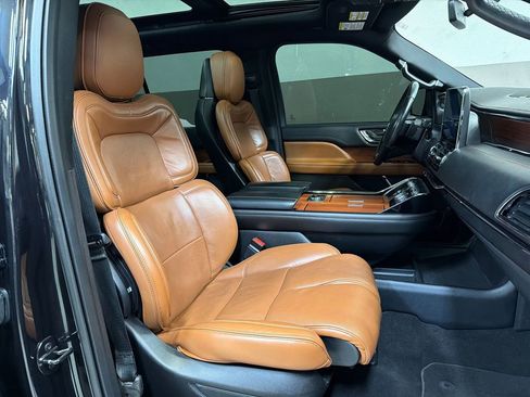 Used 2019 Lincoln Navigator Reserve AWD/4WD image 42