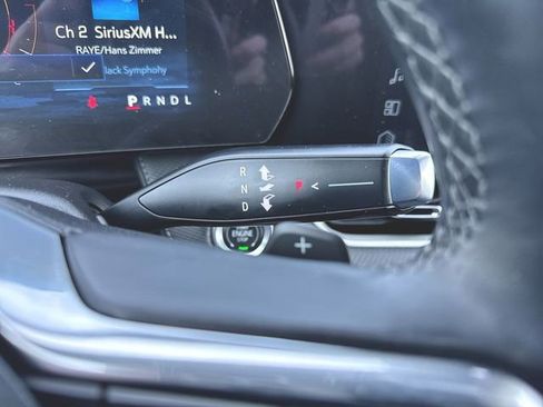 Used 2025 Chevrolet Equinox LT image 16