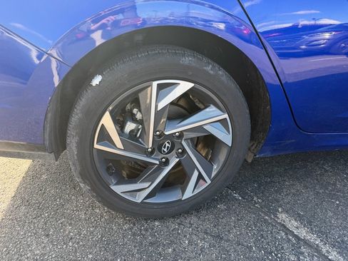 Used 2025 Hyundai Elantra Limited image 7