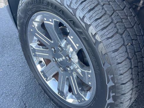 Used 2011 GMC Yukon Denali image 5