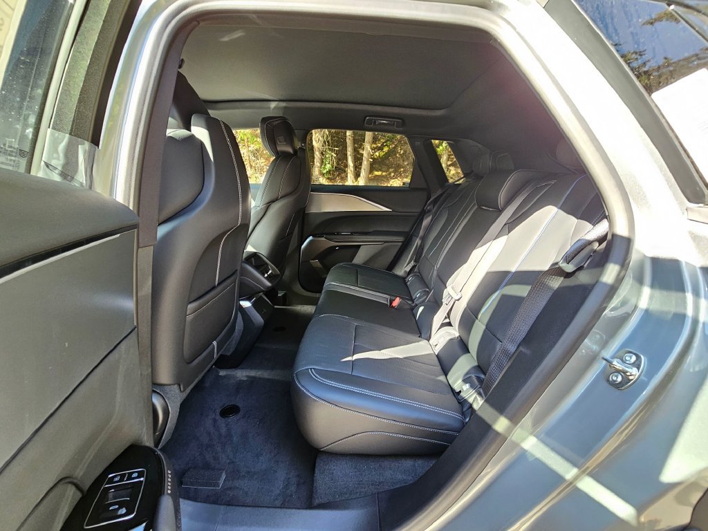 New 2027 Cadillac Lyriq Sport AWD/4WD image 13