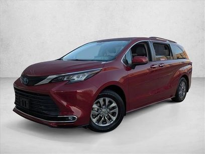 Certified 2022 Toyota Sienna XLE
