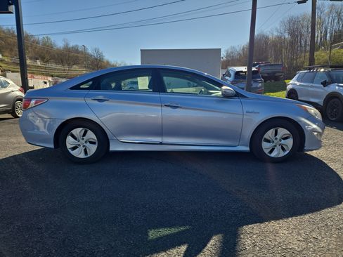 Used 2013 Hyundai Sonata Hybrid FWD image 3