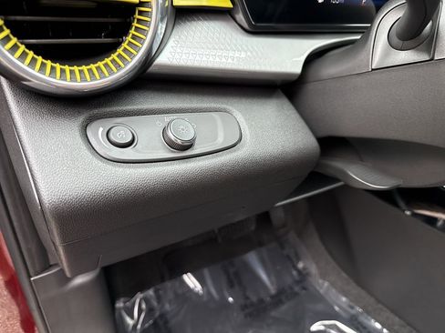 Used 2024 Chevrolet Trax LT w/ Driver Confidence Package image 10