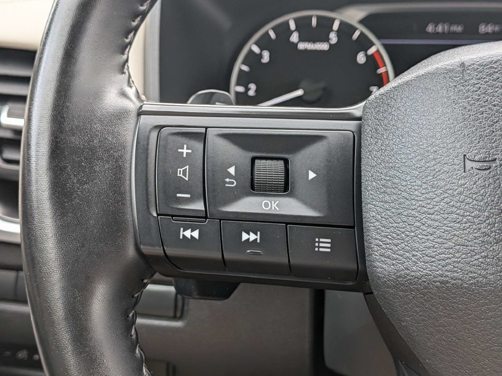 Used 2025 Nissan Rogue SV AWD/4WD image 36