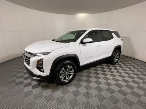 New 2026 Chevrolet Equinox LT image 4