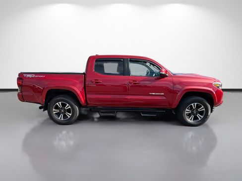 Used 2019 Toyota Tacoma Limited image 2