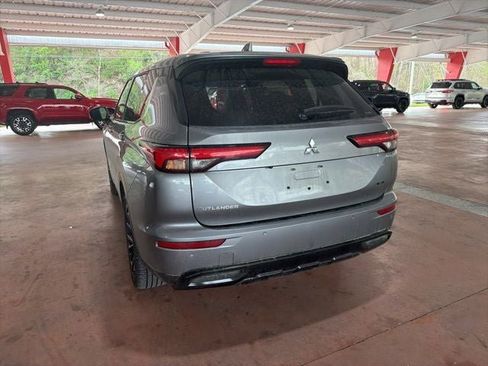 Used 2024 Mitsubishi Outlander SE Black Edition image 10