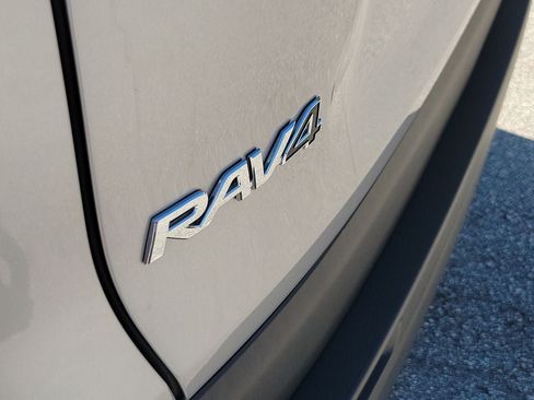 Used 2023 Toyota RAV4 XLE w/ Convenience Package FWD image 7
