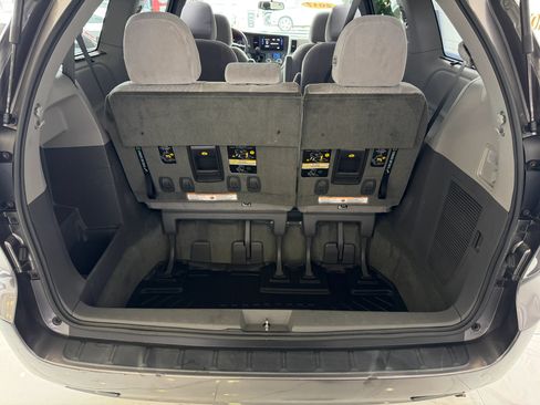 Used 2017 Toyota Sienna LE w/ Protection Package AWD/4WD image 26