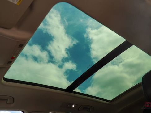 Used 2020 Volkswagen Tiguan SEL w/ Tiguan Three-Row MDO Package image 30