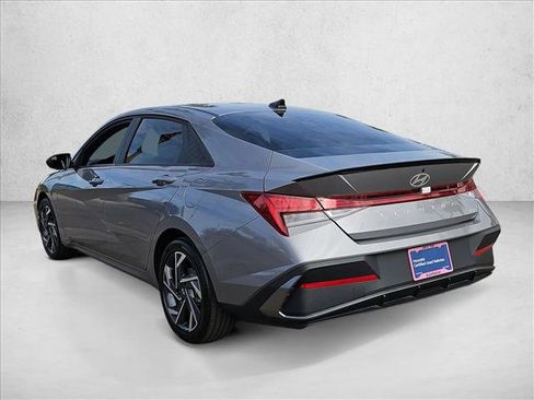 Certified 2025 Hyundai Elantra SEL image 8