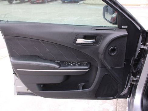 Used 2016 Dodge Charger SXT image 18