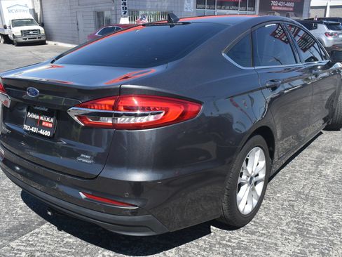 Used 2020 Ford Fusion SE FWD image 2