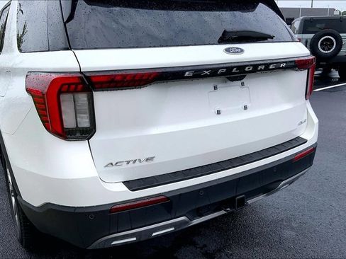 Used 2025 Ford Explorer Active w/ Active Comfort Package AWD/4WD image 4