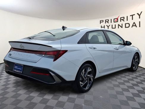 Certified 2025 Hyundai Elantra Sport FWD image 4