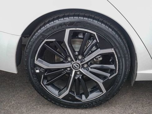 Used 2024 Nissan Altima 2.5 SR FWD image 9