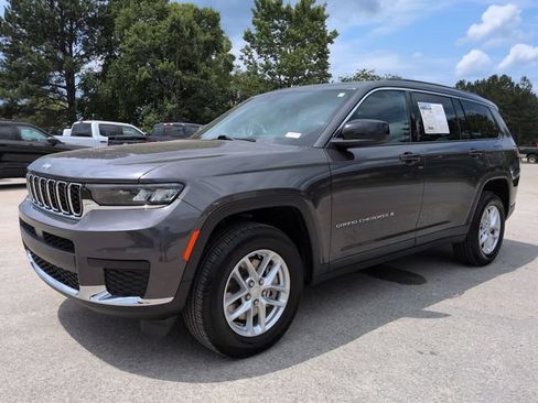 Used 2024 Jeep Grand Cherokee L Laredo RWD image 8