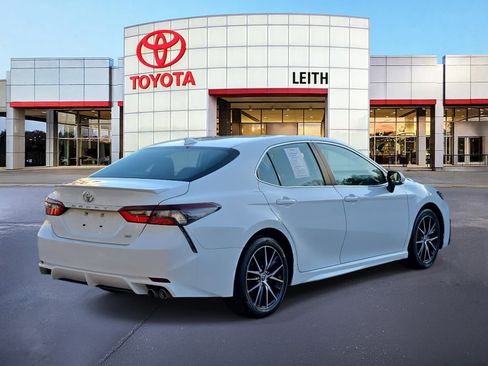 Used 2024 Toyota Camry SE image 5