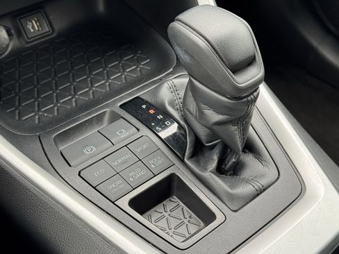 Used 2024 Toyota RAV4 LE image 29