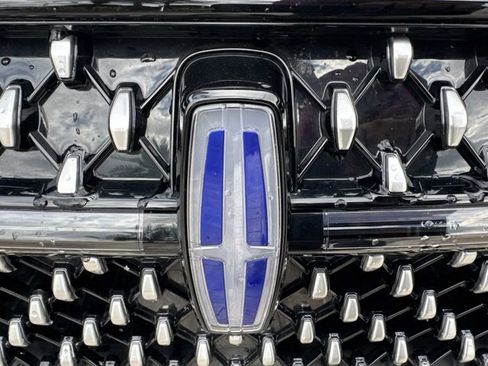 Certified 2024 Lincoln Nautilus Reserve image 8