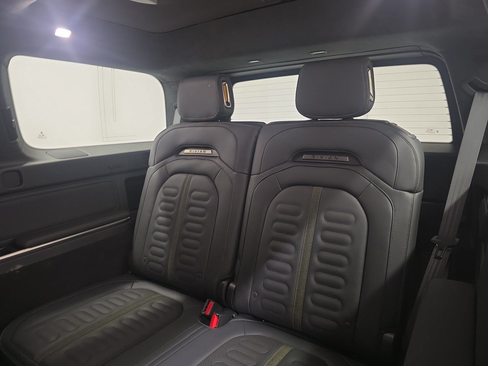Used 2025 Rivian R1S Adventure Dual AWD/4WD image 22
