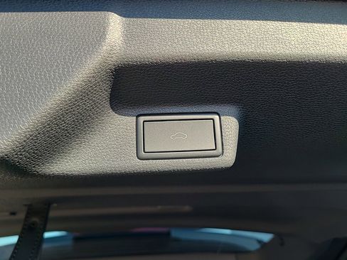 New 2025 Volkswagen ID. Buzz Pro S image 17