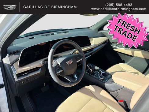 Certified 2025 Cadillac XT4 Premium Luxury w/ Cold Weather Package image 9