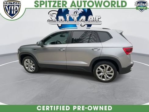 Used 2023 Volkswagen Taos SE w/ Panoramic Sunroof Package FWD image 6
